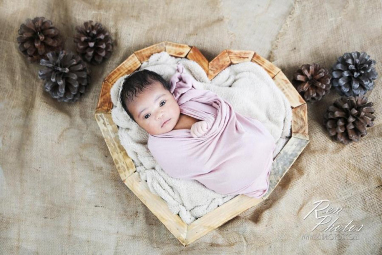 newborn photos at home