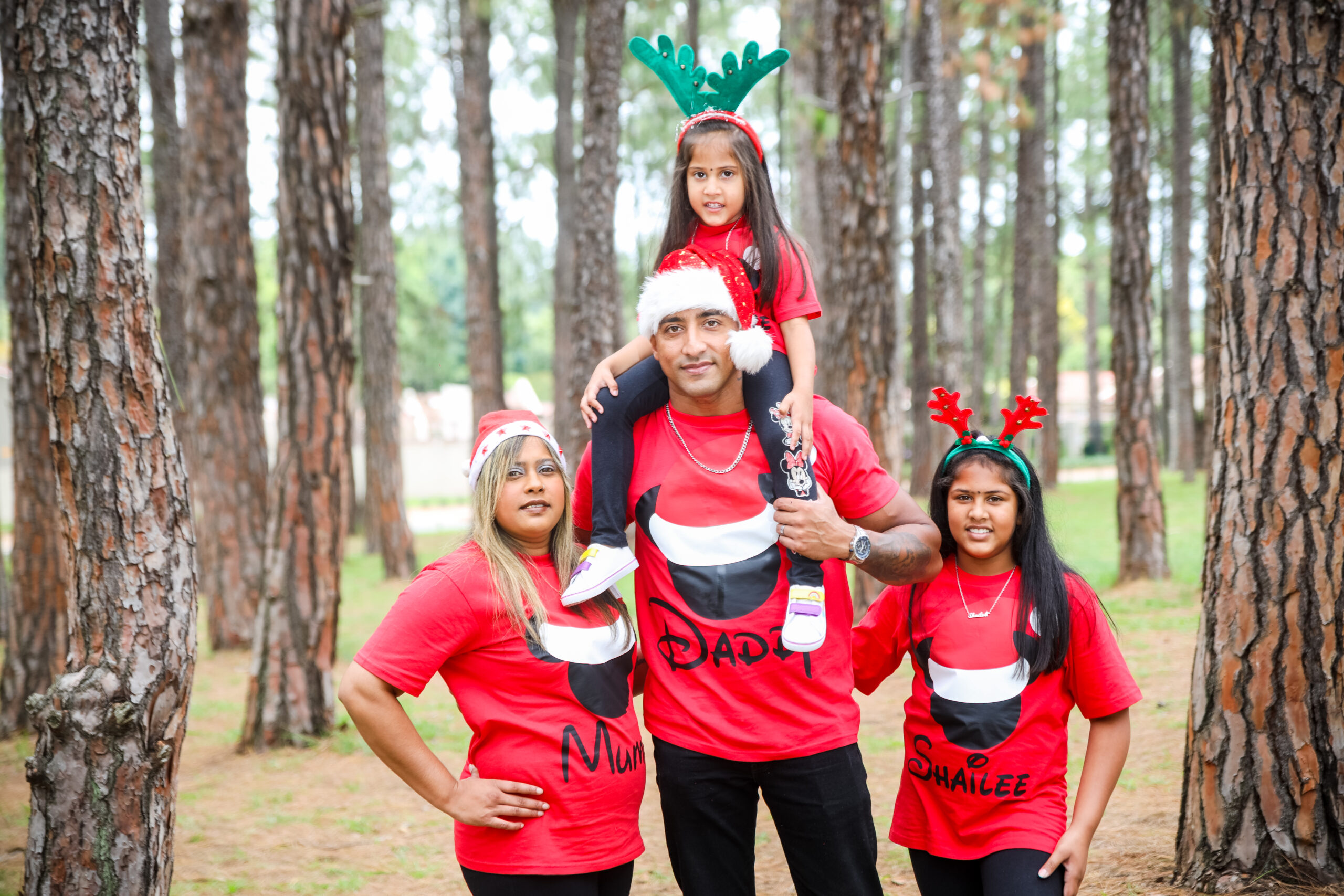 family christmas photoshoot bryanston pine forest