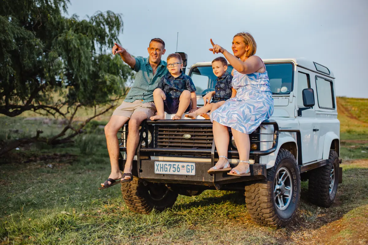 family photoshoot prompts and ideas for busy kids