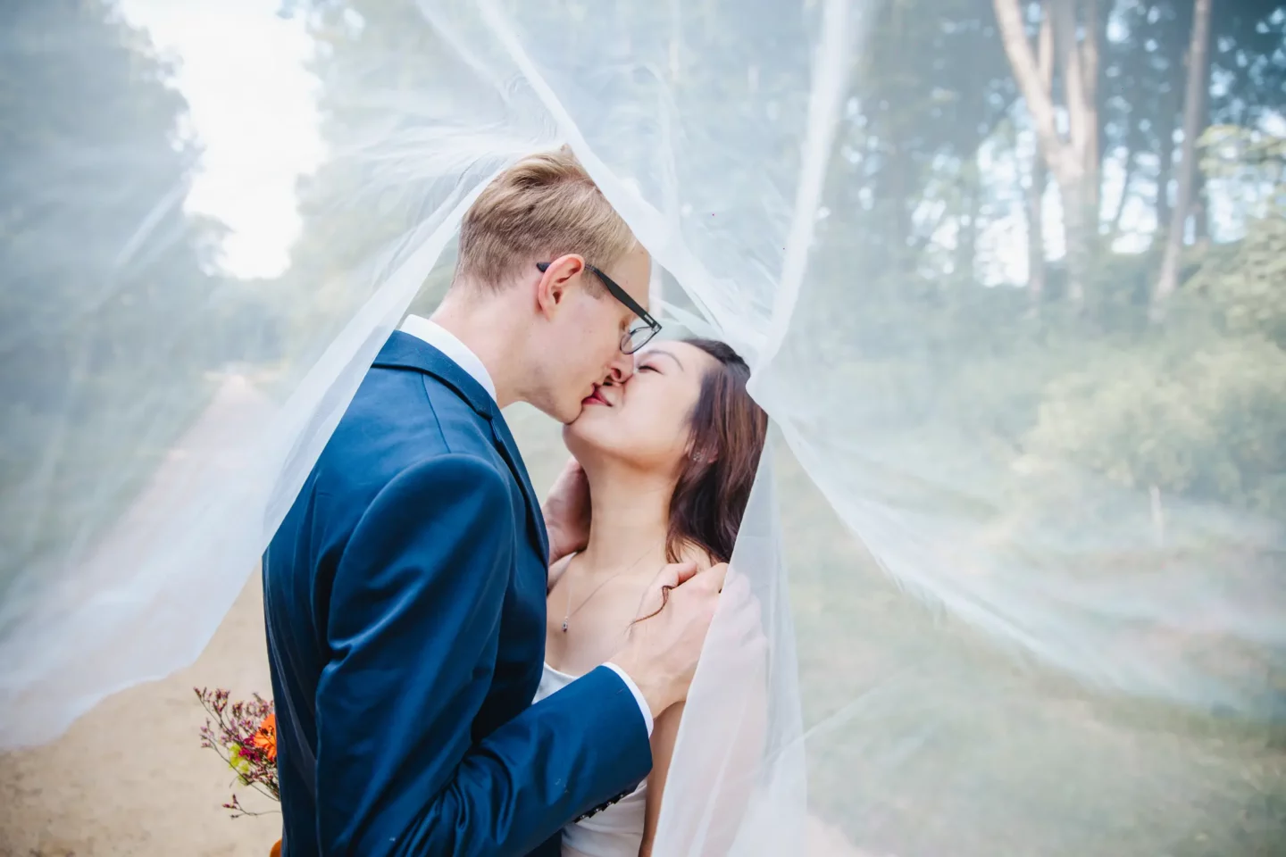 wedding photography in the netherlands boerderij de deel photo prompts
